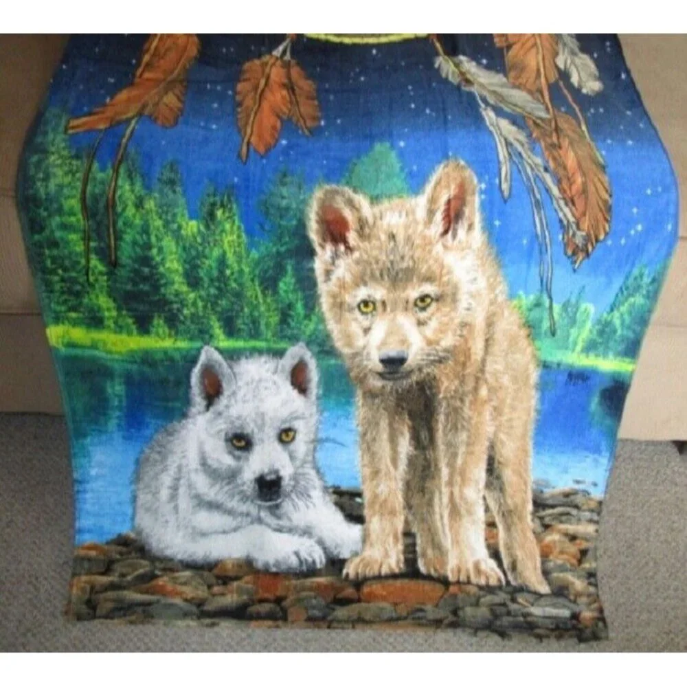 New Dreamcatcher Wolf & Pups Bath Beach Pool Cotton Gift Towel Wolves 30x60 NWT - Picture 3 of 6